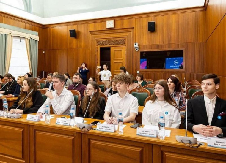 В работе детского жюри конкурса Учитель года принимали участие учащиеся педагогической группы нашей школы