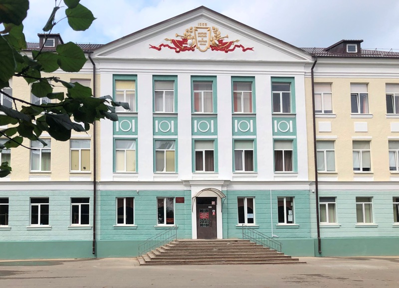 здание школы на ул.Рензаева здание школы на ул.Рензаева